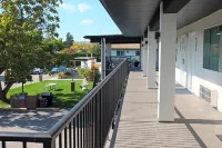 Oasis Inn - parking