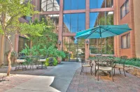 Mcm Elegante Suites Abilene Hotels in der Nähe von Sunglass Hut