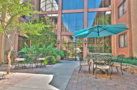 Mcm Elegante Suites Abilene