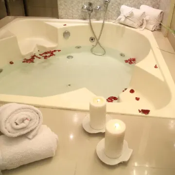 One Serenata Hotel Bacao