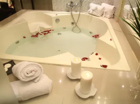 One Serenata Hotel Bacao