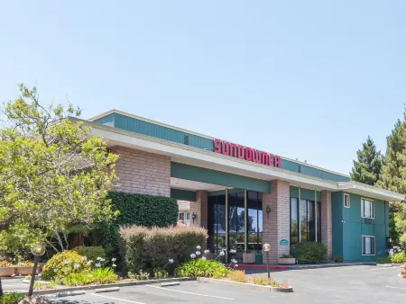 Days Inn & Suites by Wyndham Sunnyvale
