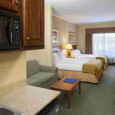 Holiday Inn Express Hotel & Suites Chester, an IHG Hotel Rooms