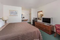 Travelodge by Wyndham Clearlake Hotels in Cobb