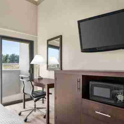 Baymont by Wyndham Monterey Park Rooms