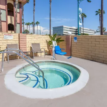 Super 8 by Wyndham Anaheim/Disneyland Drive