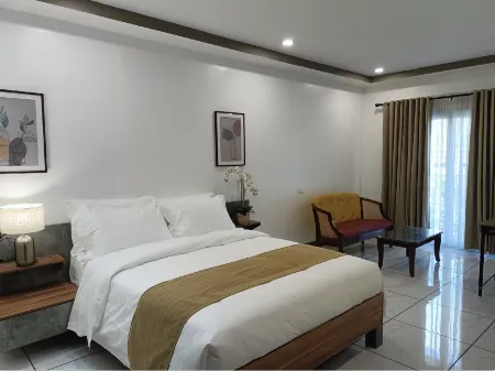 Rosh Hotel