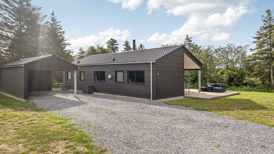 "Hildegard" - 1.5km from the Sea