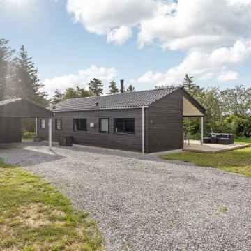 "Hildegard" - 1.5km from the Sea
