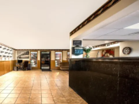 Super 8 by Wyndham Waco University Area