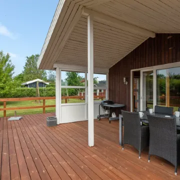 "Ellyn" - 500m from the Sea