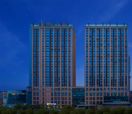 Ozz·nice4·Sealand S Hotel (Chengdu Panda Base Longtansi Metro Station Branch) Отели рядом с достопримечательностью «Southwest University of Finance and Economics Tianfu College (Chengdu Eastern District)»