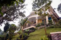 Villa Larissa Hotels near Masjid An Nur Cikereteg