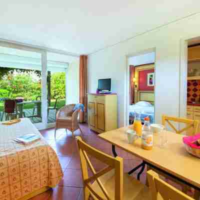 Sowell Family Grau du Roi Rooms