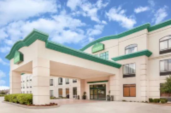 Wingate by Wyndham Lafayette Airport Hotel a 