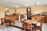 Days Inn by Wyndham Middletown/Newport Area - breakfast
