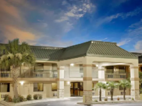 Super 8 by Wyndham Byron/South Macon Hoteles en Byron