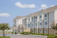 Microtel Inn & Suites by Wyndham Albertville - Pet friendly