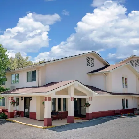 Super 8 by Wyndham Newburgh/West Point Near Stewart Airport
