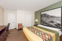 Super 8 by Wyndham Monterey - Bãi đậu xe
