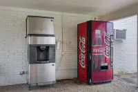 Motel 6 Madisonville, TX