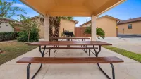 Best Western Regency Inn  Suites - Parking