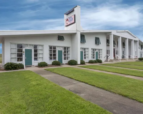Days Inn by Wyndham Kill Devil Hills Oceanfront - Wilbur Hotels in Kill Devil Hills