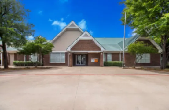 โซเนสตา อีเอสสวีทส์ ดัลลาส ริชาร์ดสัน