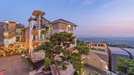 Propose 1st Pension Ganghwa Отели рядом с достопримечательностью «Dongmak Beach»