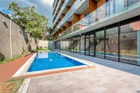Ramada by Wyndham Tbilisi Old City - Pools