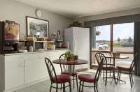 Super 8 by Wyndham Red Deer