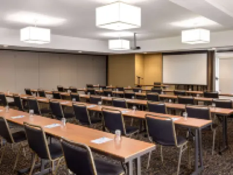 Wyndham Avon Hotels in Lorain County