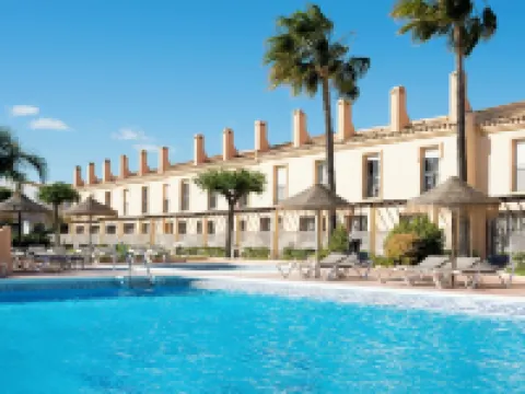 ラマダ  ホテル & スイーツ バイ ウィンダム コスタ デル ソル ミハスのホテル