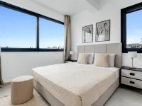 Sanders Elgio - Neat 3-Bdr Apt with Rooftop Hotels in Agios Athanasios