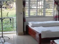 Huyen Tram Guesthouse Hotele w: Đồng Văn