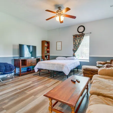 Kentucky Retreat Near Williamstown Lake!