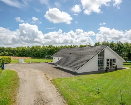 "Munder" - 1.2km to the Fjord Hotels in Hemmet