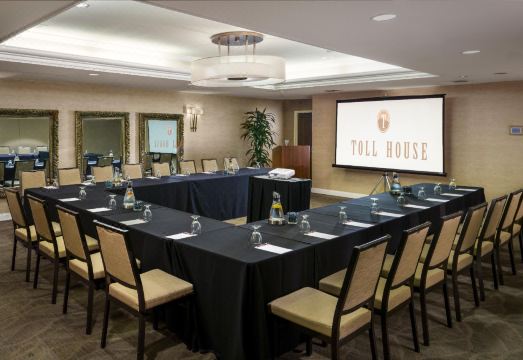 5. 톨 하우스 로스..