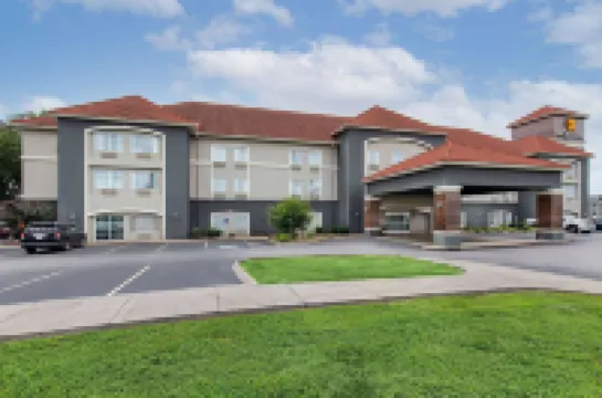 La Quinta Inn & Suites by Wyndham Bowling Green ボウリング・グリーンのホテル