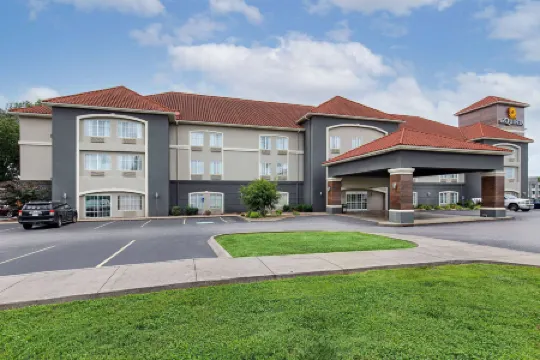 La Quinta Inn & Suites by Wyndham Bowling Green