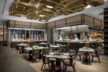 Shanghai Marriott Hotel Kangqiao Отели рядом с достопримечательностью «Shanghai University of Medicine & Health Sciences (Pudong Campus)»