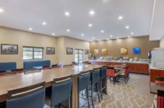 西印第安納波利斯布朗斯堡舒適套房飯店