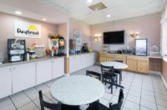 데이즈 인 바이 윈덤 월터버러