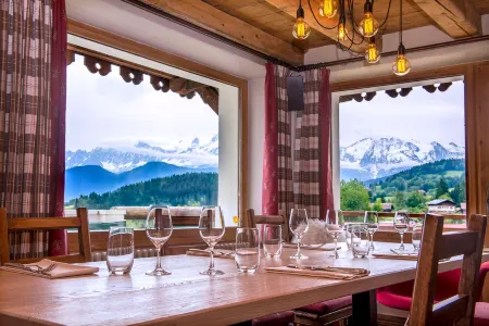 Hôtel les Roches Fleuries Отели в г. Кордон