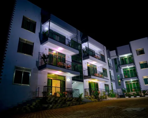 1 Bedroom Suite in 3 Bedroom Apartment Hotels in Busiro