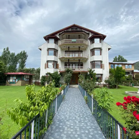 Hotel York (5 Mins Walk to Dal Lake)