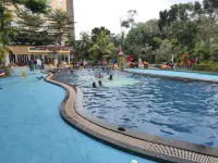 Lorin Syariah Hotel Sentul - Pools