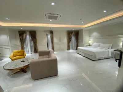 Suphorn Grand Hotel Hotels near Wat Muang
