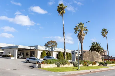 Dog Rock Motel Отели в г. Олбани