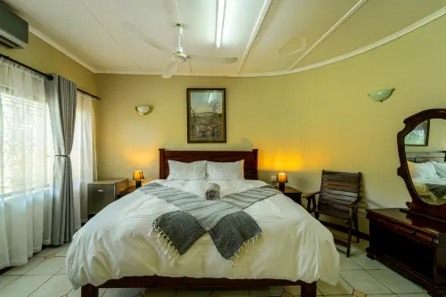 Zambezi Family Lodge - Lion Room - Bathtub